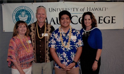 2015 Scholarship Recipient, Nolan Harvey and Makana Aloha board of directors